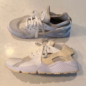 Nike Air Huarache Triple White Sneaker Men’s Size 10 EUR 44 Run Athletic